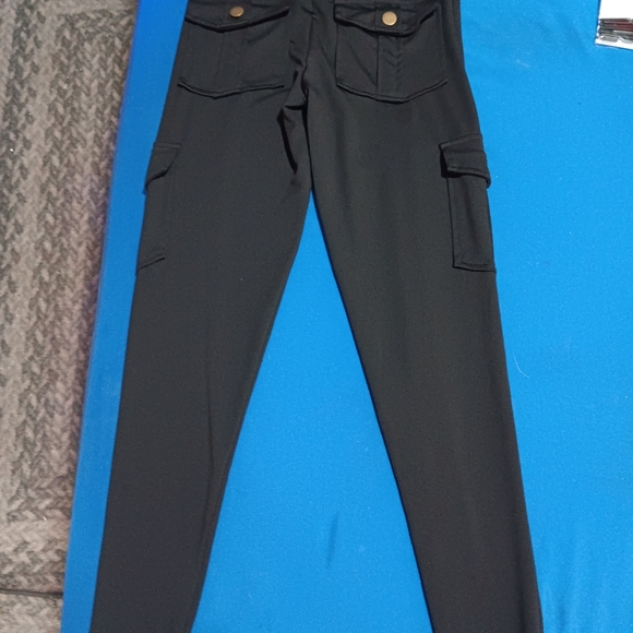 NWOT women's blk small cargo leggings - Picture 2 of 2